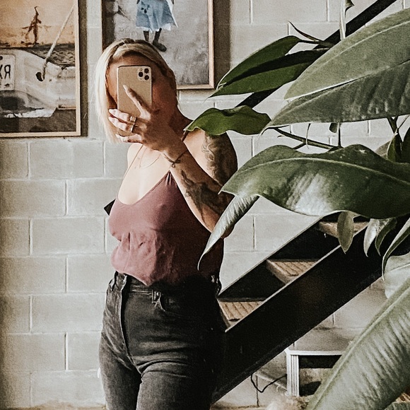 Wilfred 100% silk cami tank with lace detailing at the hem; size xxs. - Picture 2 of 7